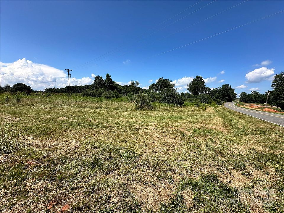2nd image of 1203 Carter Rd