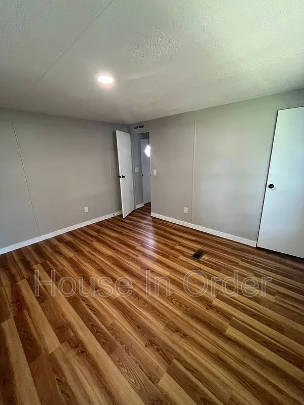 3 bed, 2.0 bath, 980 sqft, $1,595 — Photo 4