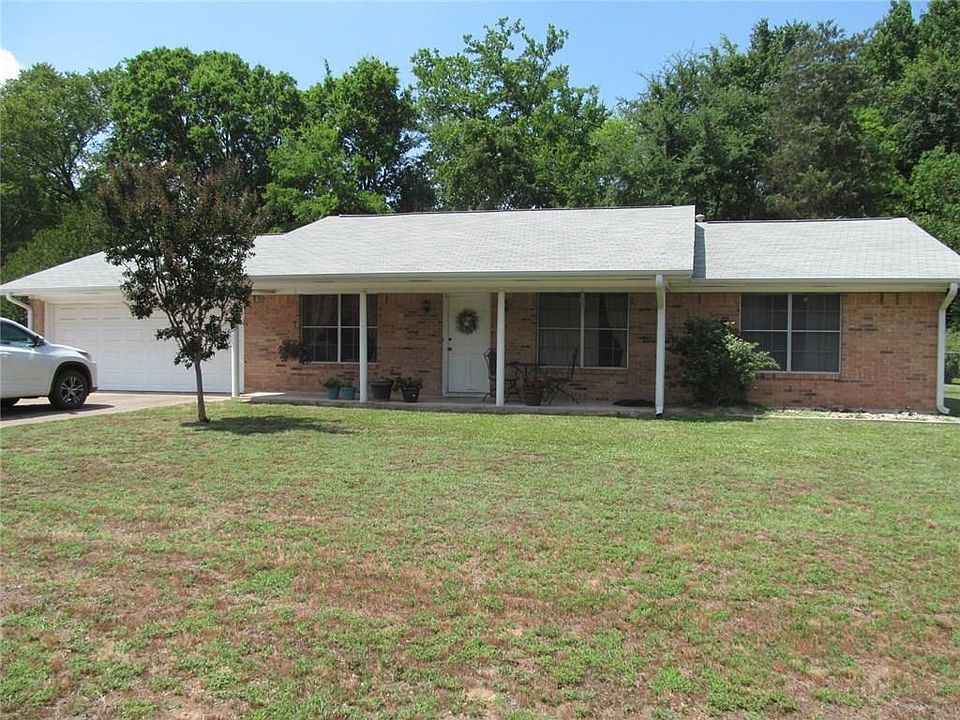 1st image of 302 Sara Dr