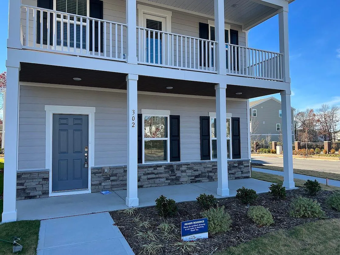 4 bed, 3.0 bath, 2600 sqft, $2,795 — Photo 3