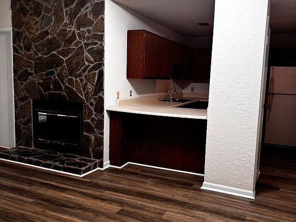 5th image of 205 Somerset Dr