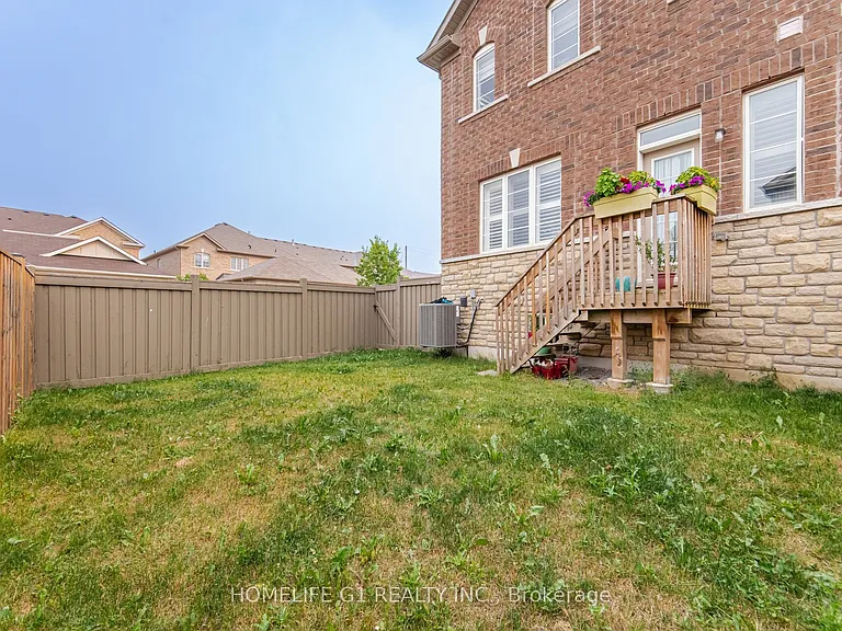 129 Holbrook Ct — Photo 36