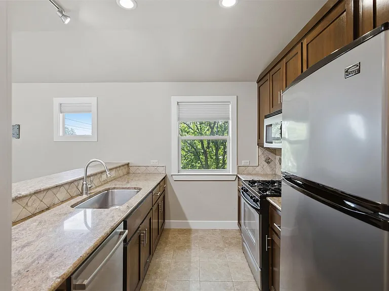 1315 W Anderson Ln #B — Photo 15