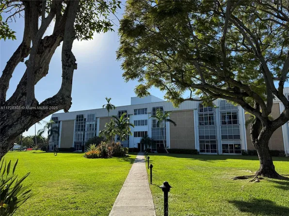 2970 NE 16th Ave APT 107, Oakland Park, FL 33334