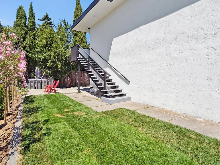 3441 Laguna Ave #2 — Photo 46