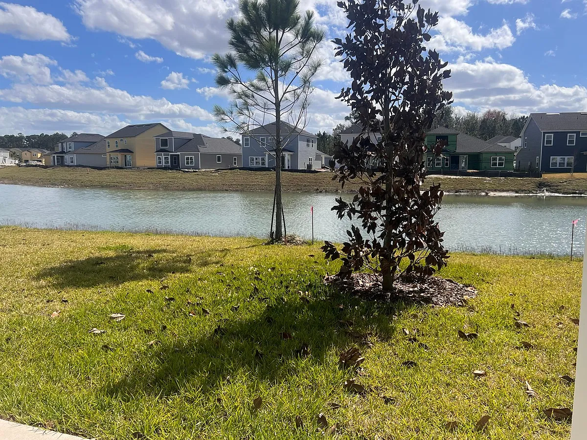 Building Photo - 202 Brandon Lakes Dr