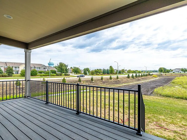 Platinum Pointe — Photo 12