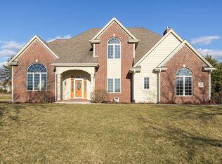 S91W31504 Grace Trl, Mukwonago, WI 53149