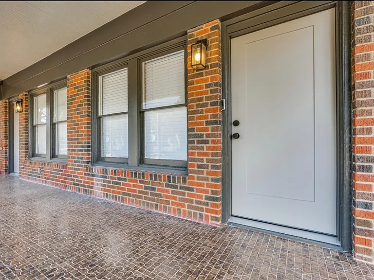 631 N Van Buren Ave — Photo 4