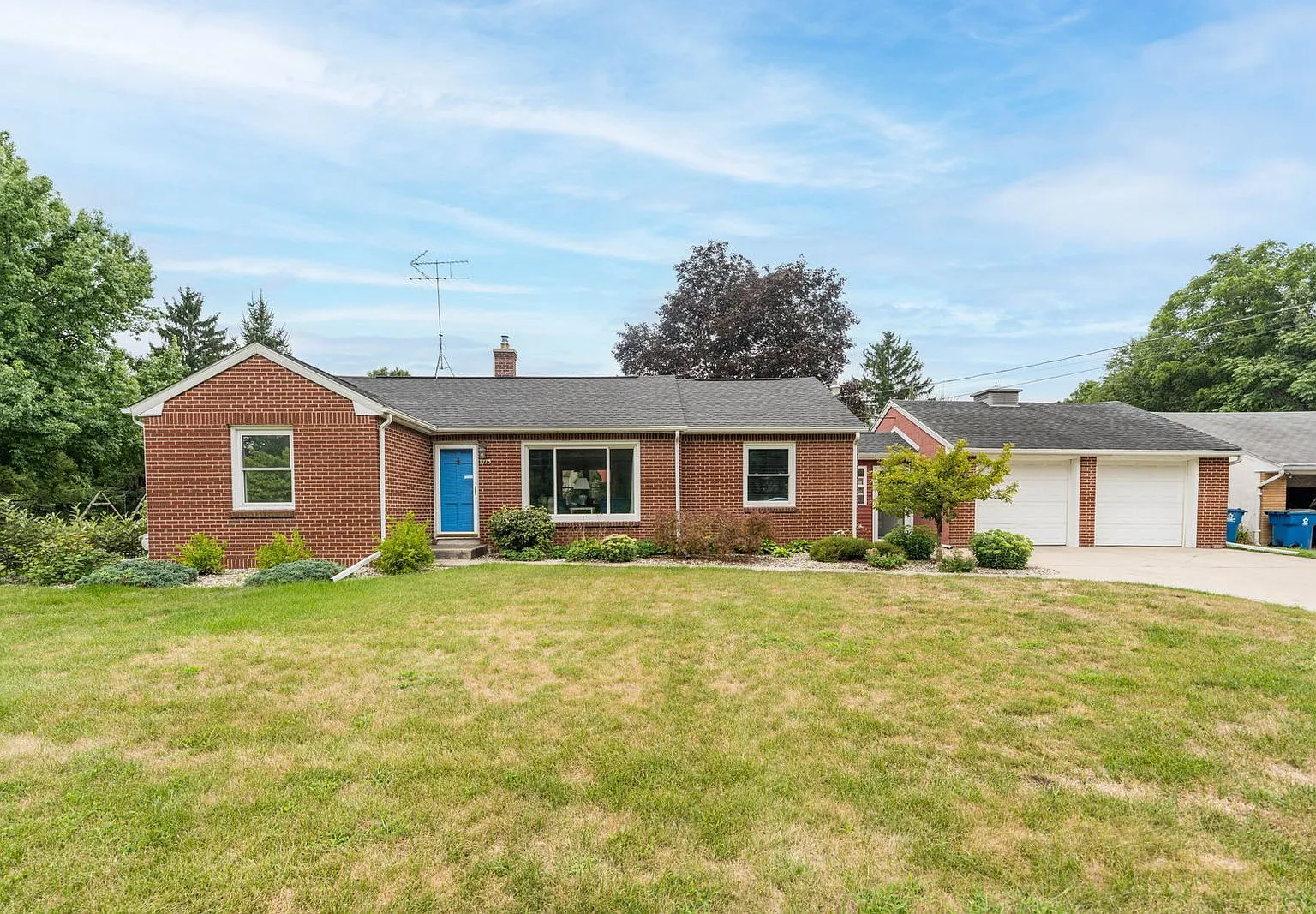 3 bed, 1.5 bath, 1202 sqft, $1,950 — Photo 1