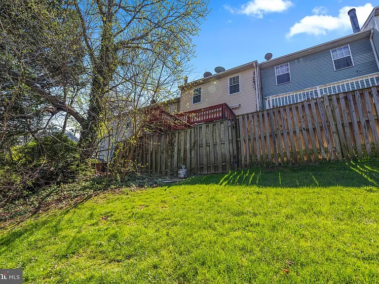 1095 Travis Ln — Photo 16