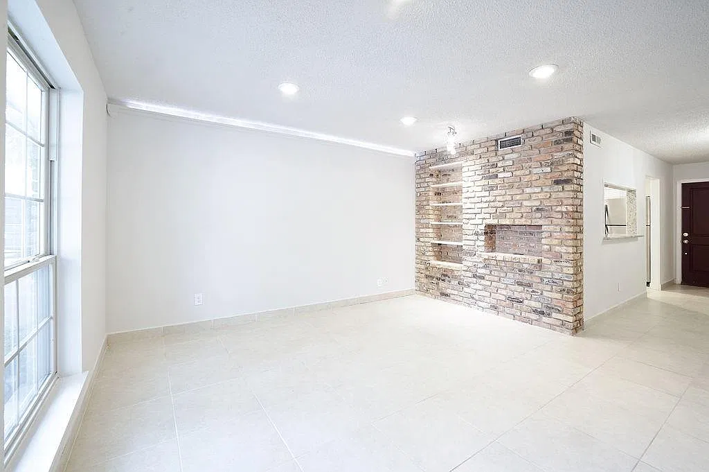 2 bed, 1.5 bath, 900 sqft, $1,600 — Photo 3