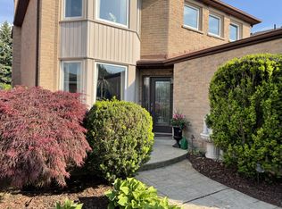 42 Newgreen Cres, Brampton, ON L6S4Y1