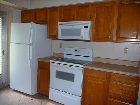 4th image of 3801 NE 22nd Ter APT 3