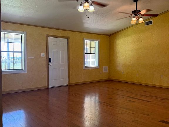 4th image of 17502 College Street