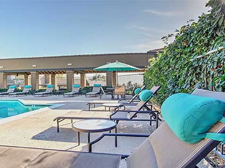 Waterstone Alta Loma Apartments — Photo 14