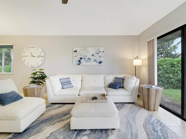 109 Club Dr, Palm Beach Gardens, FL 33418