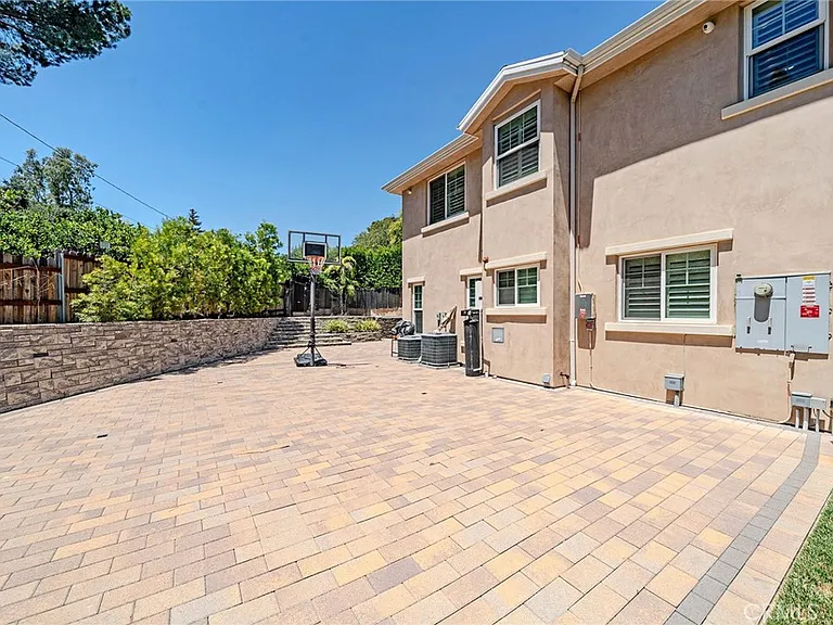 1217 Olive La Canada — Photo 24