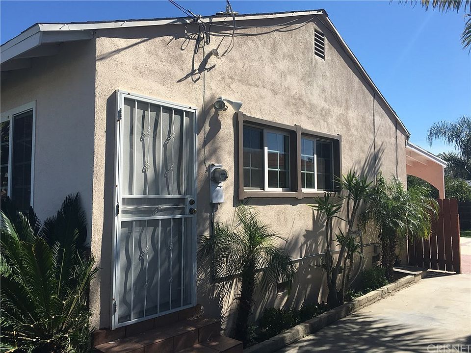 2nd image of 1040 Newton St