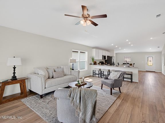 3rd image of 6912 MYRTLE OAK Road
