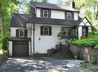 232 Shoreward Dr, Great Neck, NY 11021