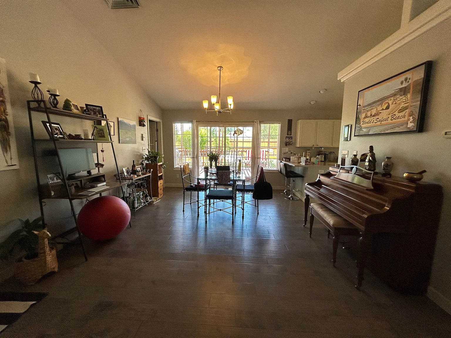 3 bed, 1642 sqft, $2,500 — Photo 4