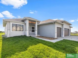 20915 Hartman Ave, Elkhorn, NE 68022