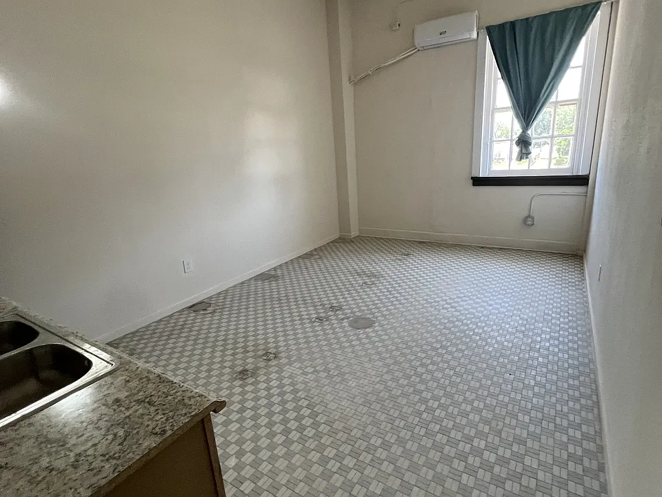 411 Clayton St #21