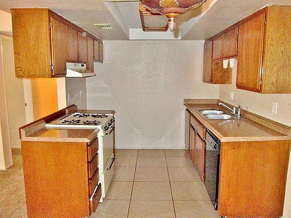 3rd image of 2469 W Acacia Ave