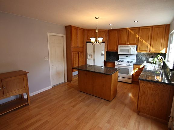 3rd image of 6424 Villa Dr