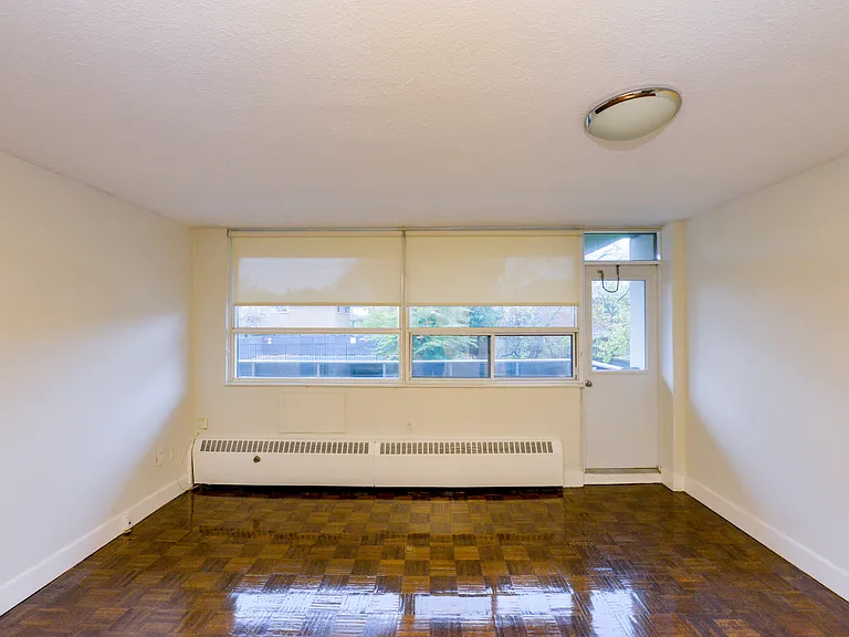 4190 Bathurst St — Photo 16