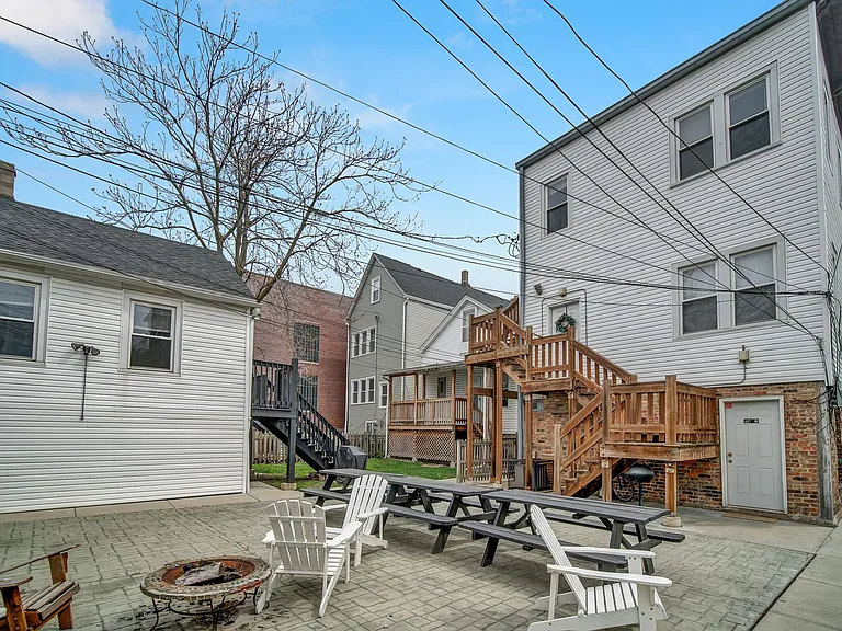 2642 N Marshfield Ave — Photo 5
