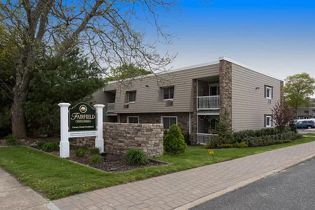 Fairfield Estates At Bohemia — Photo 13