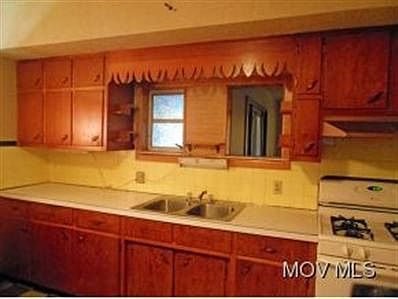 2nd image of 3011 Emerson Ave