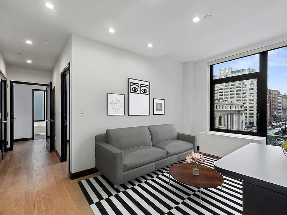 401 W 33rd St #2B