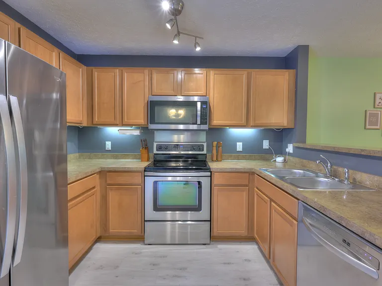 589 Bradburn Village Cir — Photo 13