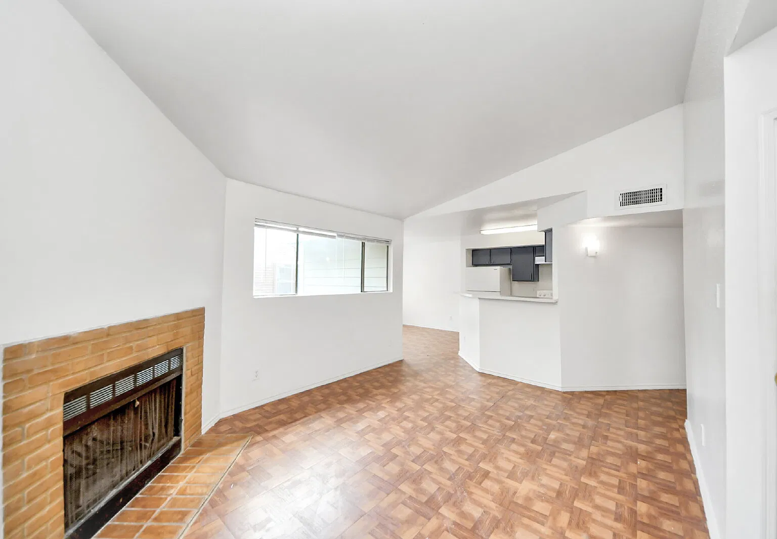1 bed, 1.0 bath, 769 sqft, $925 — Photo 3