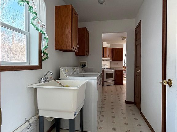 4th image of 988 Chartier