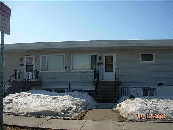 1609 E Divide