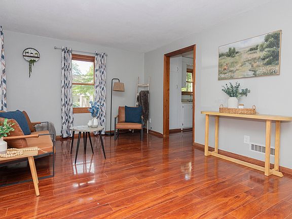 4th image of 1417 Orchard Dr