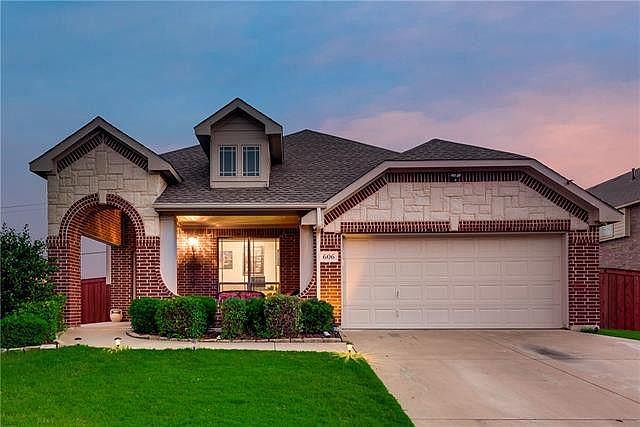 2nd image of 606 Arbor Glen Ct