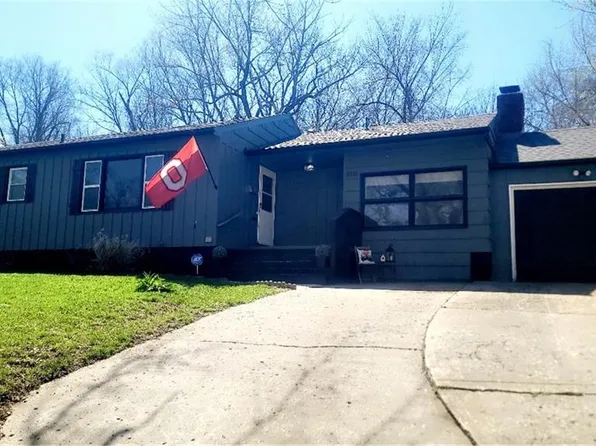 8518 Sleepy Hollow Rd, Kansas City, MO 64114