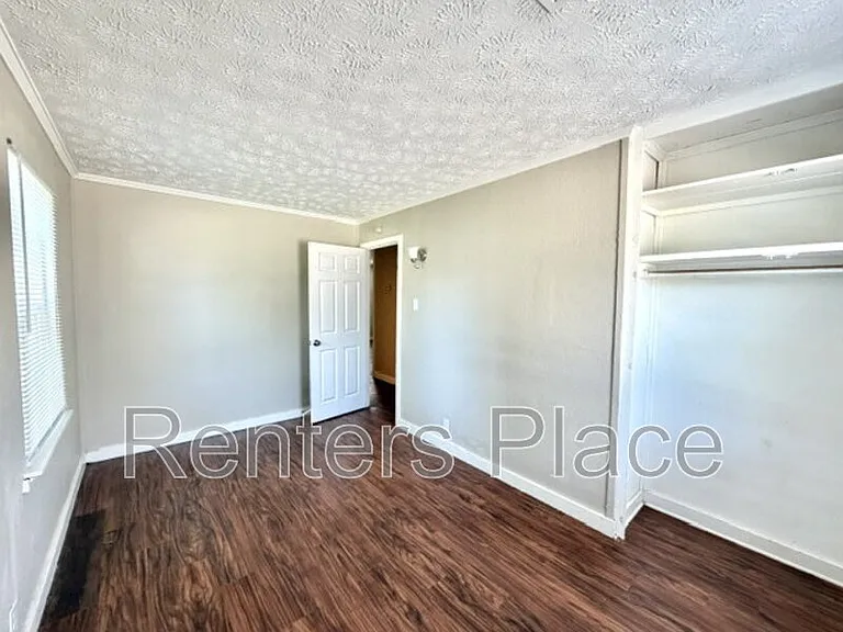 200 E 6th St — Photo 10