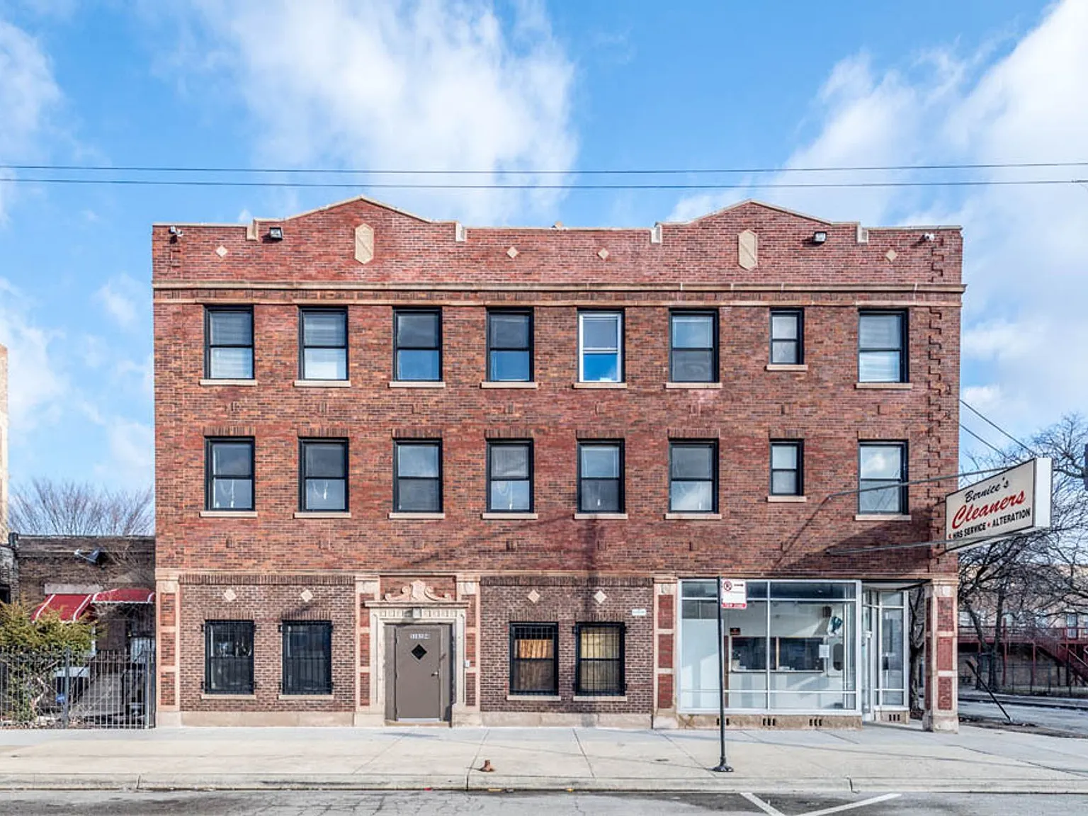 5100 W Madison — Photo 1
