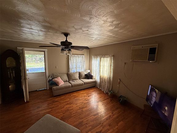 5th image of 802 Seven Oaks Rd