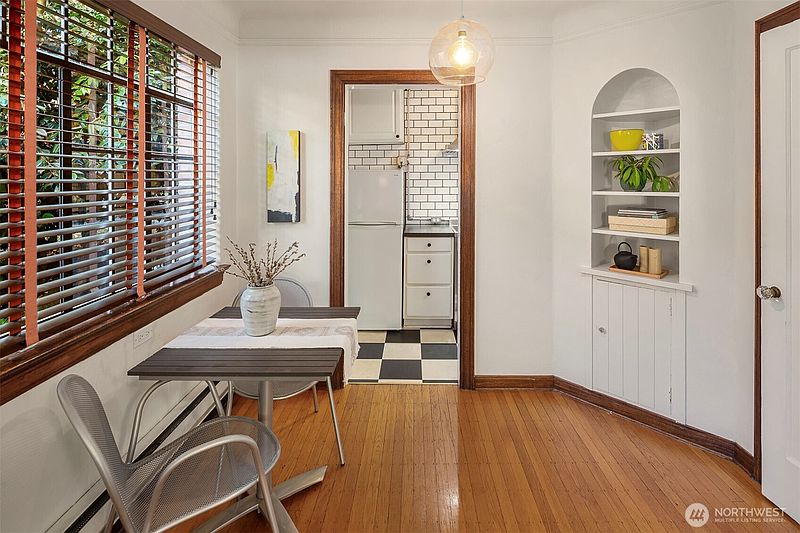 5th image of 3121 Franklin Avenue E #2