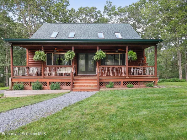 117 Red Rock Cir, Lords Valley, PA 18428