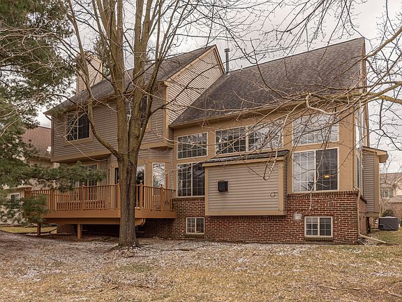 4th image of 5622 Versailles Ave