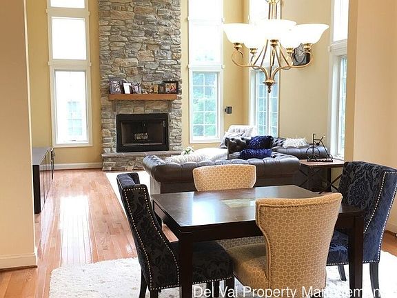 3rd image of 310 Waynebrook Dr