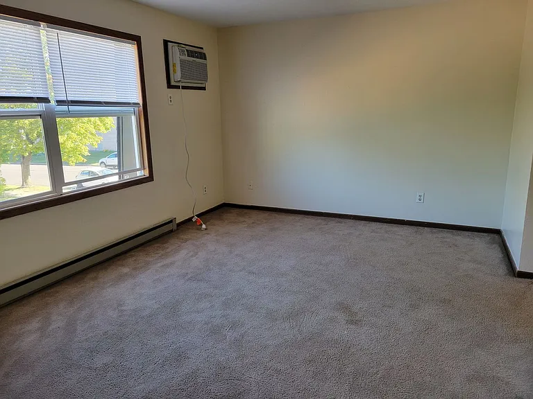 211 W Johnson St — Photo 9